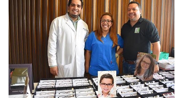 Los doctores participantes en la jornada oftalmológica Juan Pablo Lagos, Ismelda Patricia Mezón Infante y Milvio Ceballos