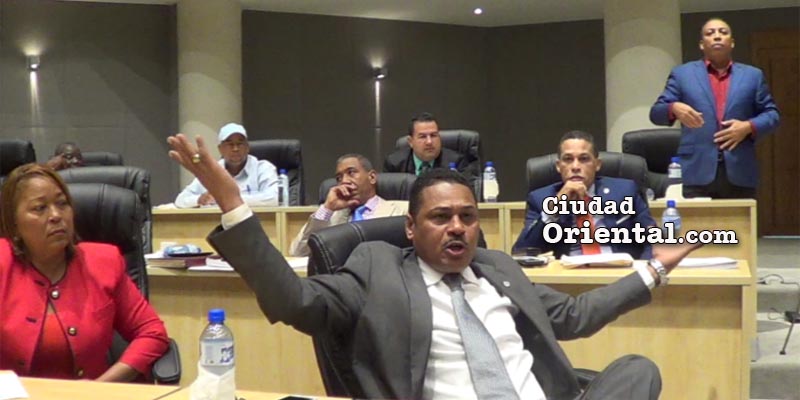 Luis Flores, en primer plano