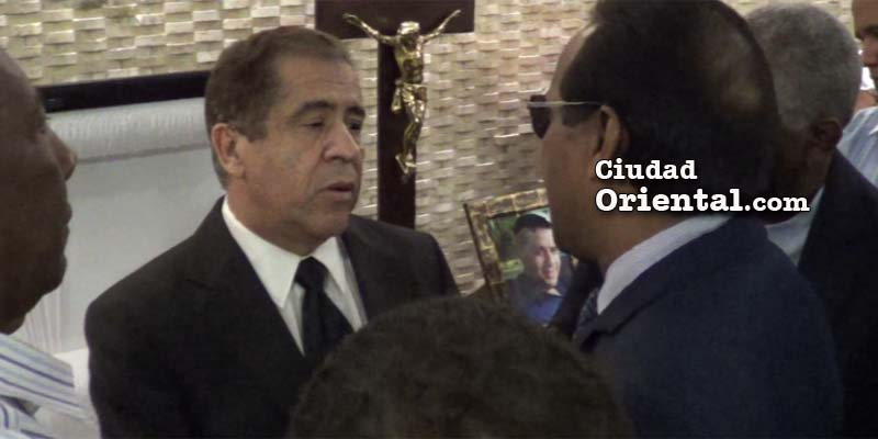 Pércival Peña y Zorrilla Ozuna ante el cadáver de Pércival Matos