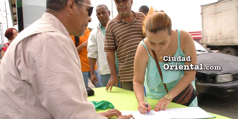 Viandantes firman el libro verde contra la corrupción y la impunidad