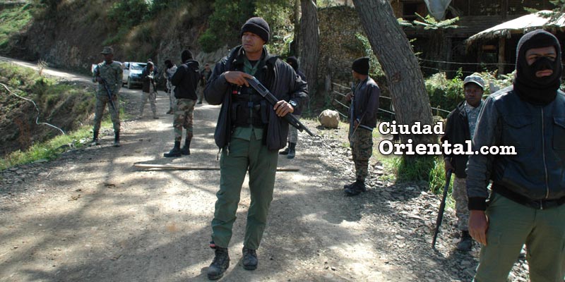 Soldados bloquean el paso a campesinos, al padre Rogelio y a periodistas hacia una zona en conflicto en Valle Nuevo