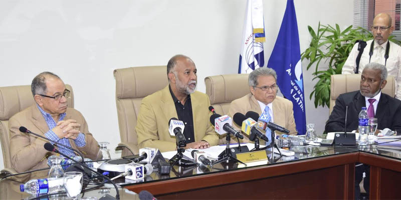 Lideres gremiales reunidos en la ADP