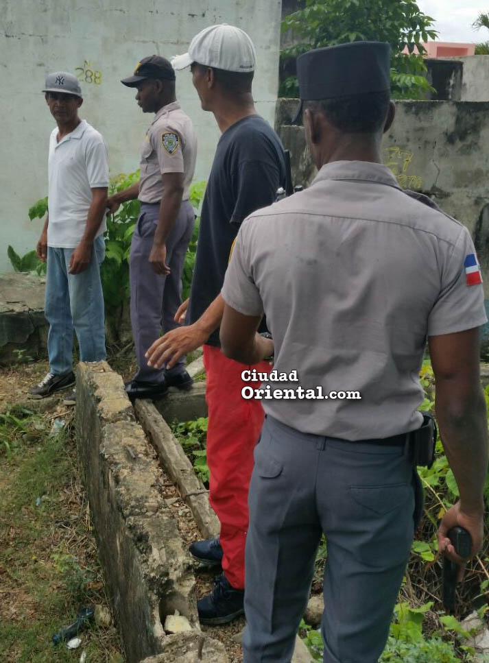 La PN dentro del cementerio San Vicente de Paúl en busca de delincuentes