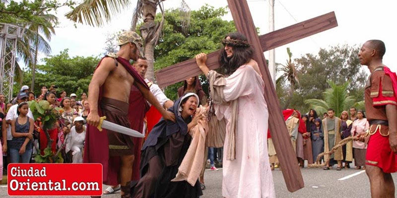 Viacrucis Viviente Avenida España (Archivo)