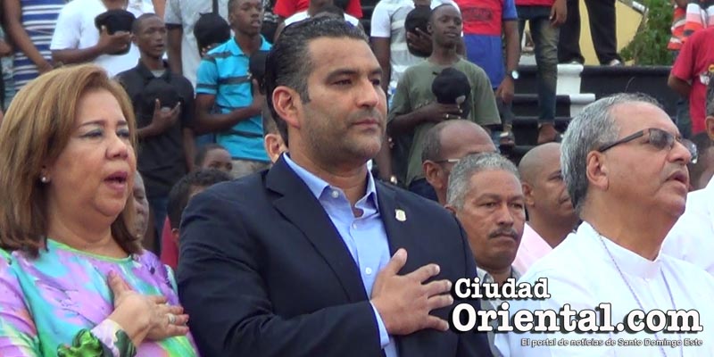 Luis Aberto Tejeda, único diputado de SDE que asiste a la inauguración de los 3ros. Juegos Municipales de SDE 2017
