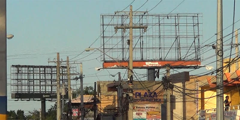 Elementos publicitarios sin las lonas