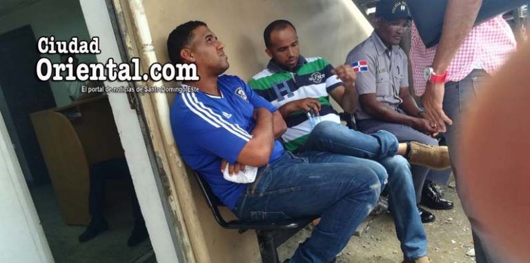 Los capitanes Joel Santiago Jiménez Valdés y Leónidas Hidalgo Feliz (a) Mayita, en custodia policial