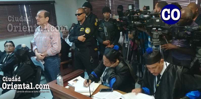 Winston Rizik Rodríguez, se dirige al plenario.