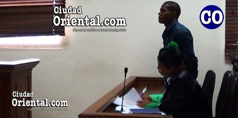 Wellington Encarnación Medina (a) Rafelin, junto a su abogada.