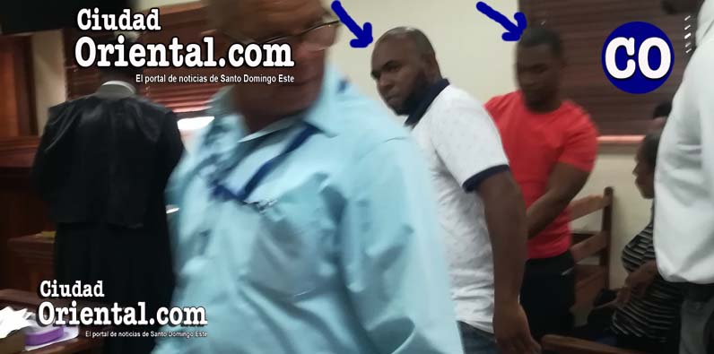 Los dos condenados, señalados por flechas