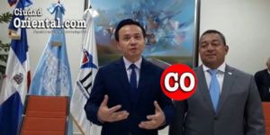 Zhang Run, Embajador de la rep{ublica Popular China en RD, (i) y Alejandro Herrera, Director del IDAC