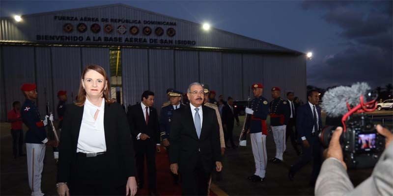 Danilo Medina rumbo a El Salvador