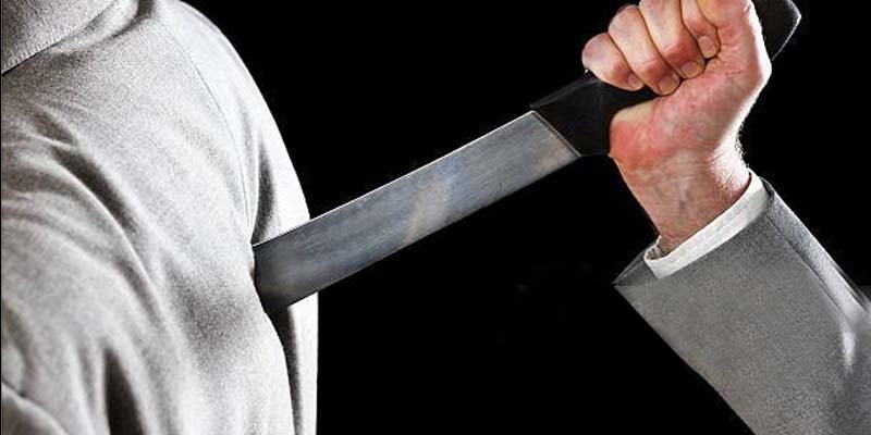 Puñalada por la espalda