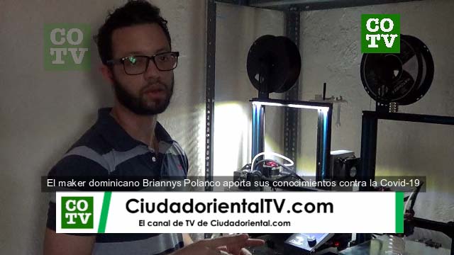Briannys Polanco, en su taller casero de impresoras 3D