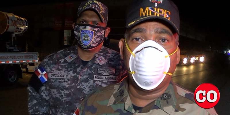 Capitán de navío Luis Manuel Feliz José,, en primer plano, y coronel PN Franklin Grullón,