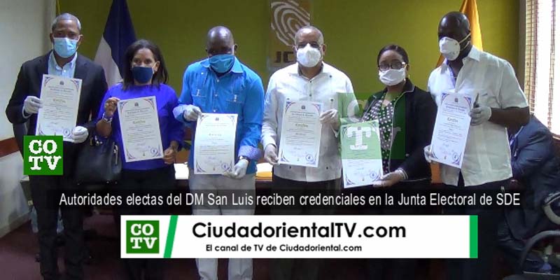 Autoridades electas del DM San Luis muestran sus respectivos certificados en la JE