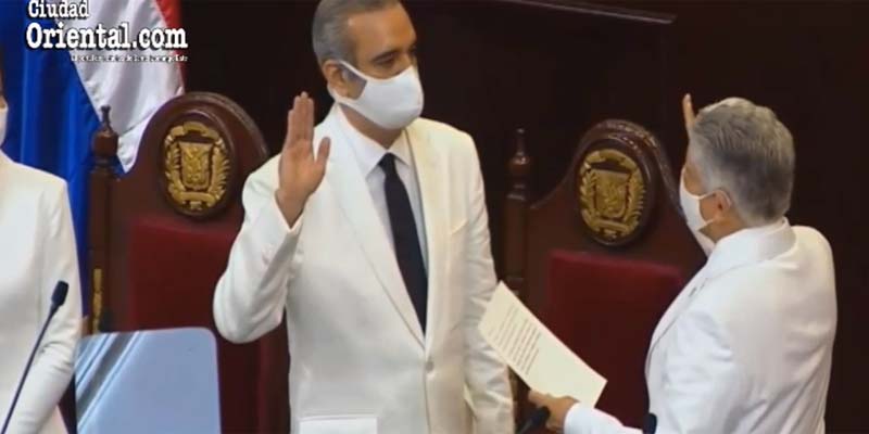 Luis Abinader toma posesión como Presidente de la República