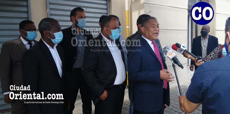 El doctor Luís Alcántara, al hablar del apoyo a Eddy Olivares.