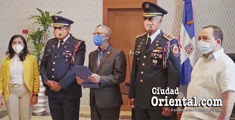 Momento en que Manuel Jiménez destituye en forma sumaria al Intendente del CBSDE, Coronel Rafael Javier Bueno / Captura de pantalla