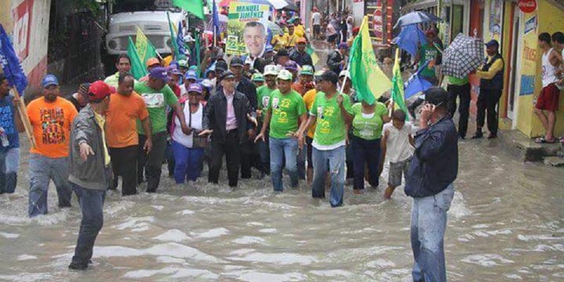 En la campaña del 2016 Manuel Jiménez prometía resolver los problemas de drenaje pluvial, ahora que es alcalde, dice que eso es un asunto de la CAASD.