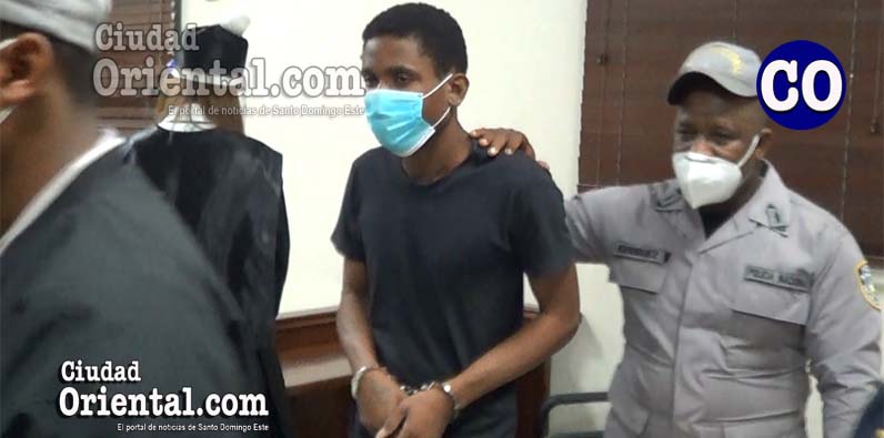 Jhony Batista (a) Piti Alocao, en custodia policial.