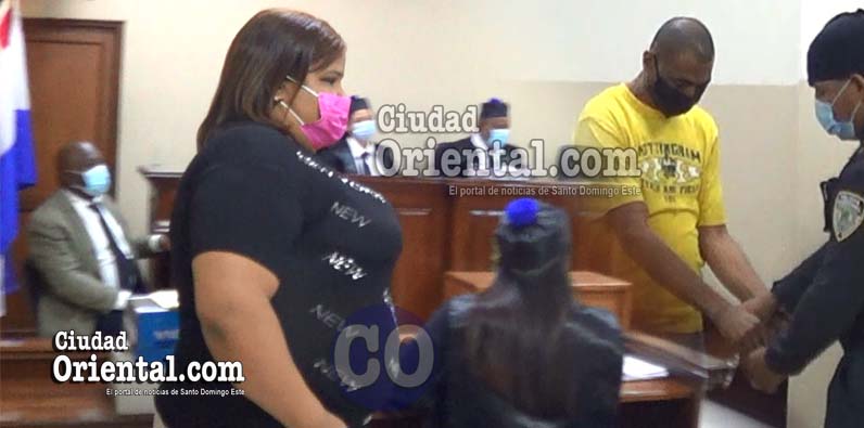 La presunta victima y el favorecido con la absolución.