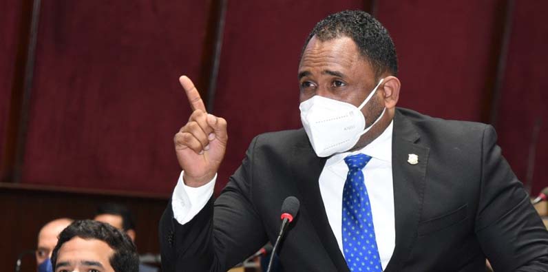 Heriberto Aracena, diputado por la Fuerza del Pueblo (FP).