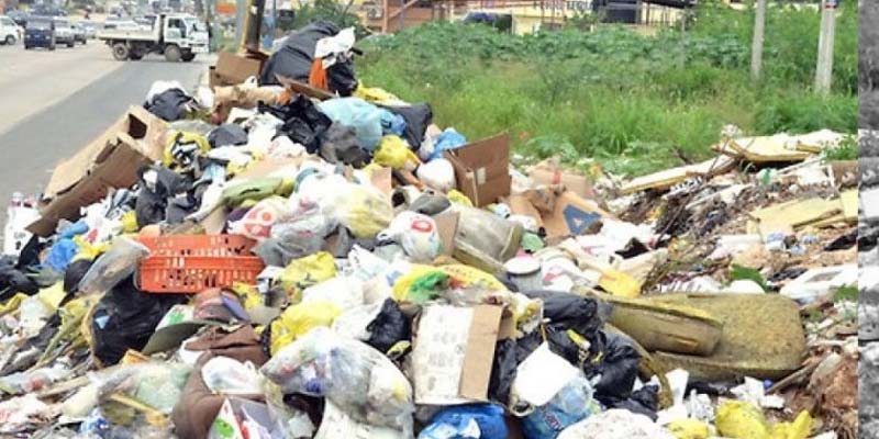 Basura en una vía de SDE/ Foto de archivo