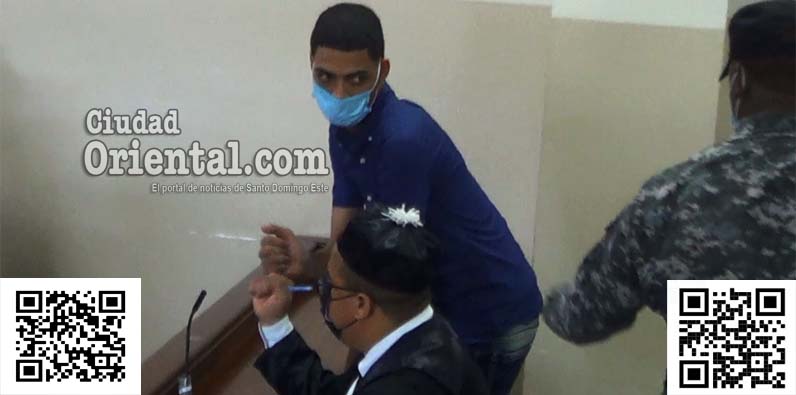 El justiciable y su abogado, chocan los puños, luego del fallo.