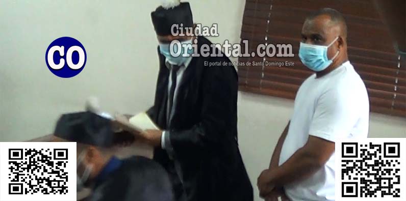 El asimilado Alexis Joel Abiar Castillo, con sus abogados.