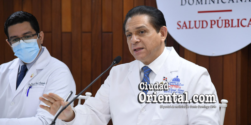 En primer plano, Daniel Rivera, Ministro de Salud de RD
