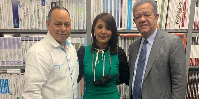 Desde la izquirda, Julio Romero, Sonya Abréu y Leonel Fernández