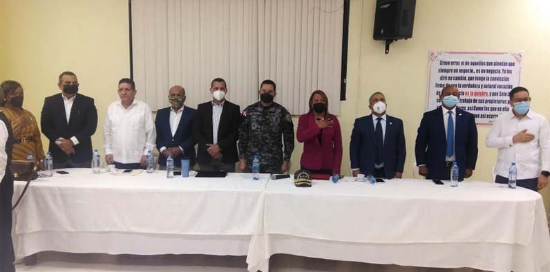 El juramentación del Patronato de Apoyo a la Policía Nacional en la ciudad de Bonao.
