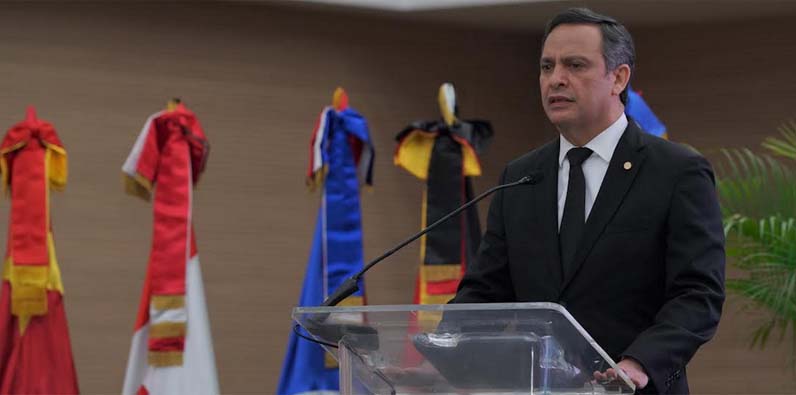 Magistrado Luis Henry Molina Peña.