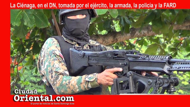 Soldado dominicano en el barrio popular de La Ciénaga, en la capital.