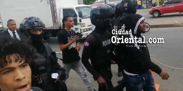 El Crok es conducido bajo custodia policial