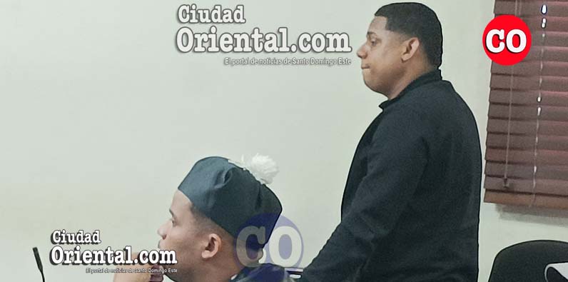 Melvin Quezada Soto, con su abogado.