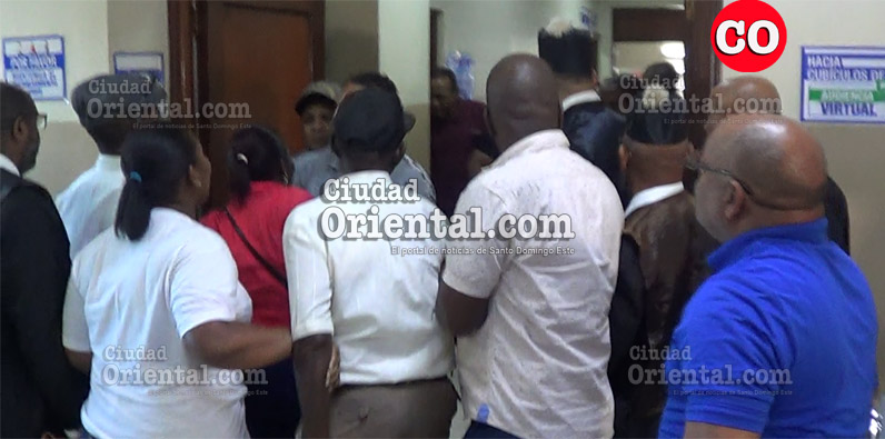 Se produjo un incidente en las afuera del tribunal.