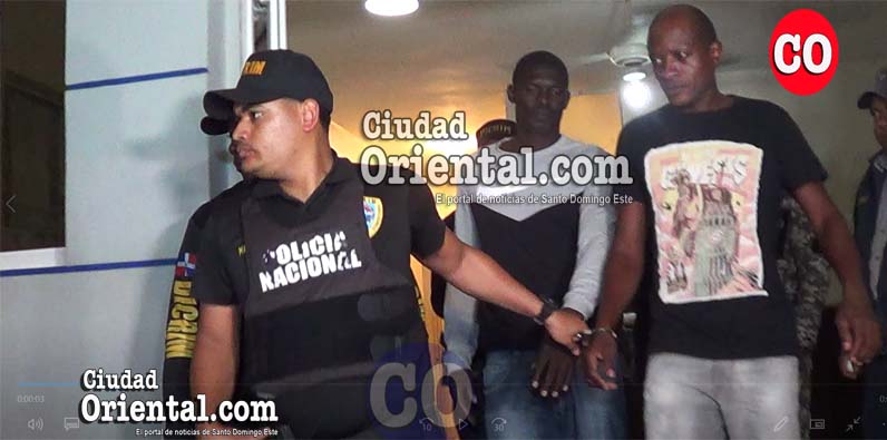 Los dos haitianos, en custodia policial.