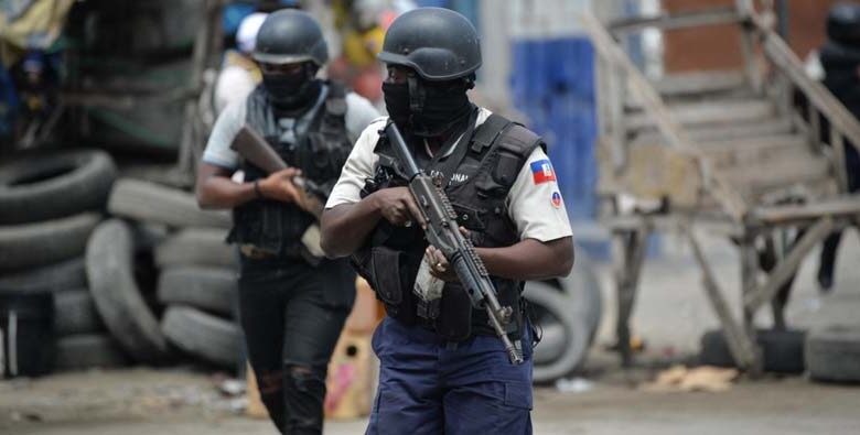 Policías haitianos en Puerto Príncipe. Ricard Pierrin / AFP