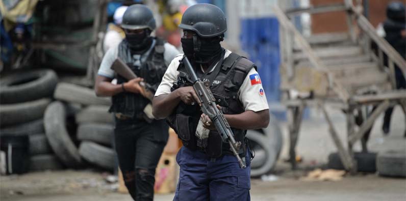 Policías haitianos en Puerto Príncipe. Ricard Pierrin / AFP