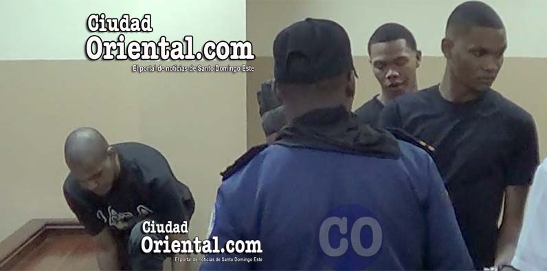 Los tres condenados, luego del fallo.