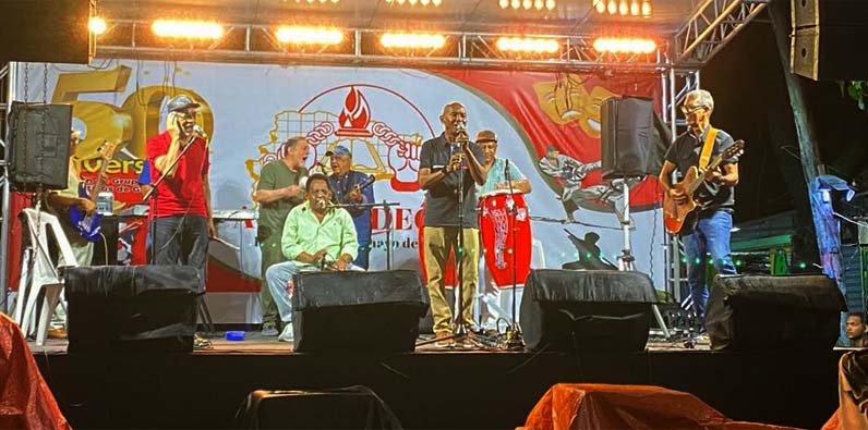 El grupo de Son Maniel.