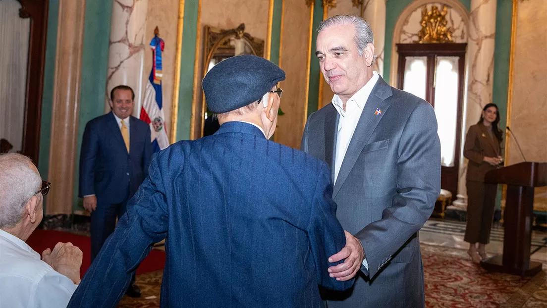 Abinader juramenta comisión del Museo de Abril