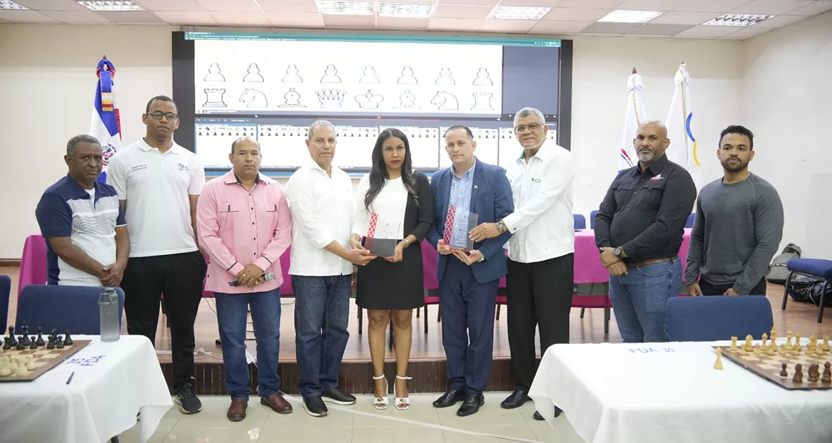 Federación de Ajedrez distingue a Aybar y Santana en torneo 2026