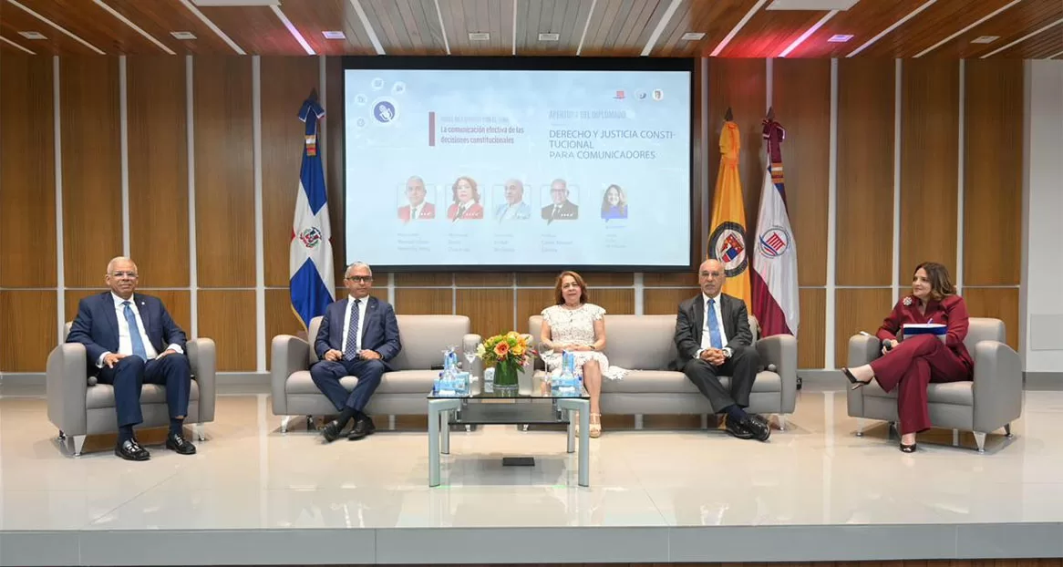 Con debate sobre «La comunicación efectiva de las decisiones constitucionales», TC inaugura diplomado dirigido a comunicadores