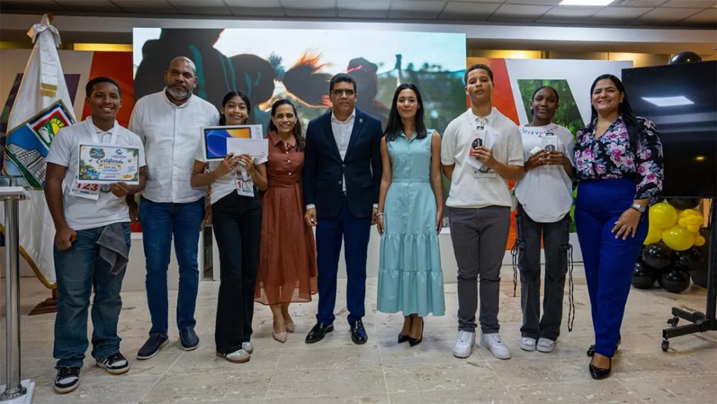 53 estudiantes deletrearon en inglés: el ASDE celebró la segunda edición del Spelling Bee Municipal 2026